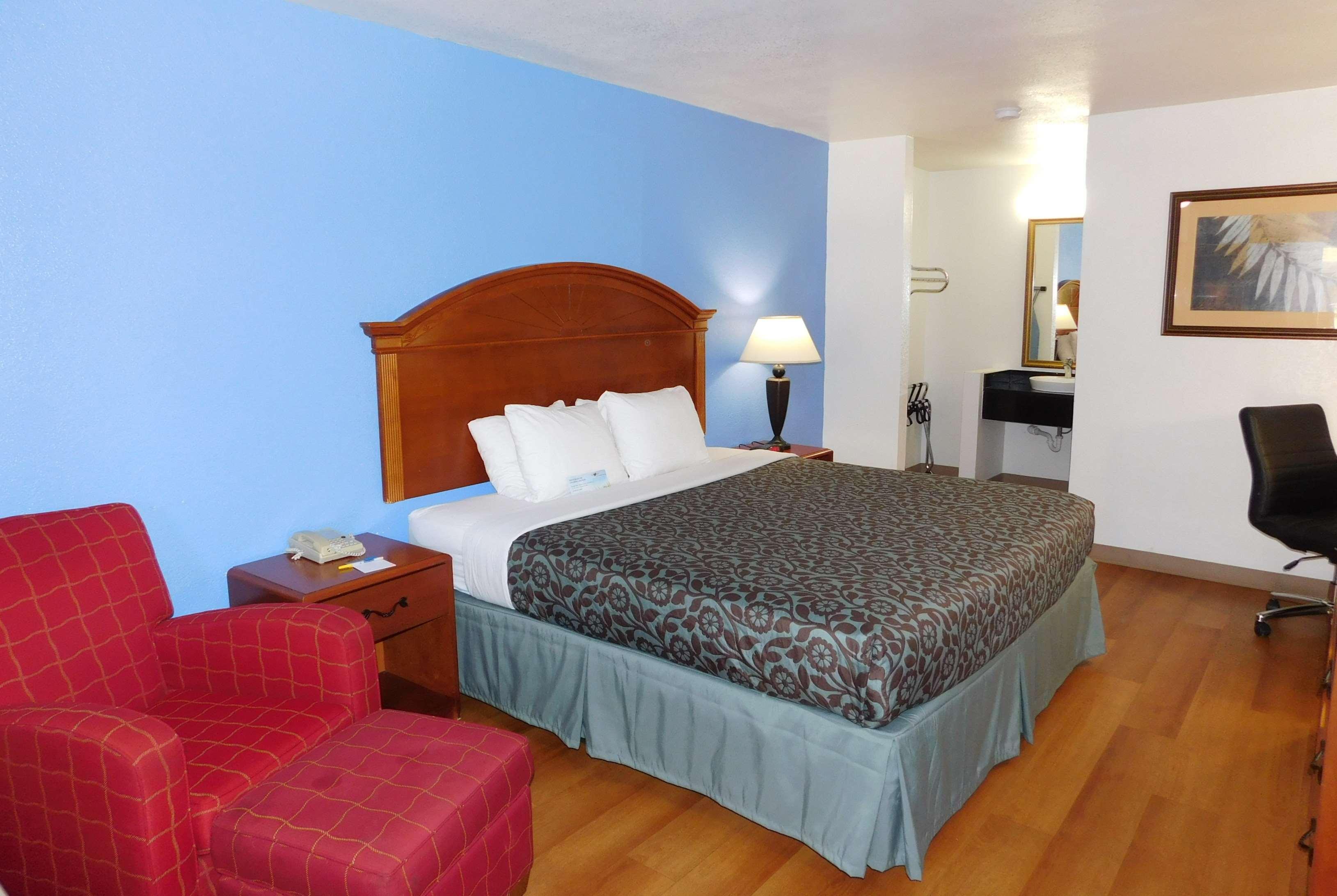 Days By Wyndham Oklahoma Nw Expressway 2* Warr Acres
