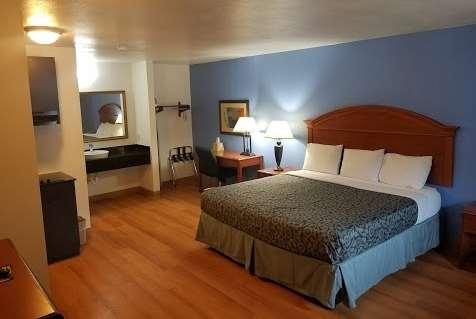 Hotel Days By Wyndham Oklahoma Nw Expressway Warr Acres