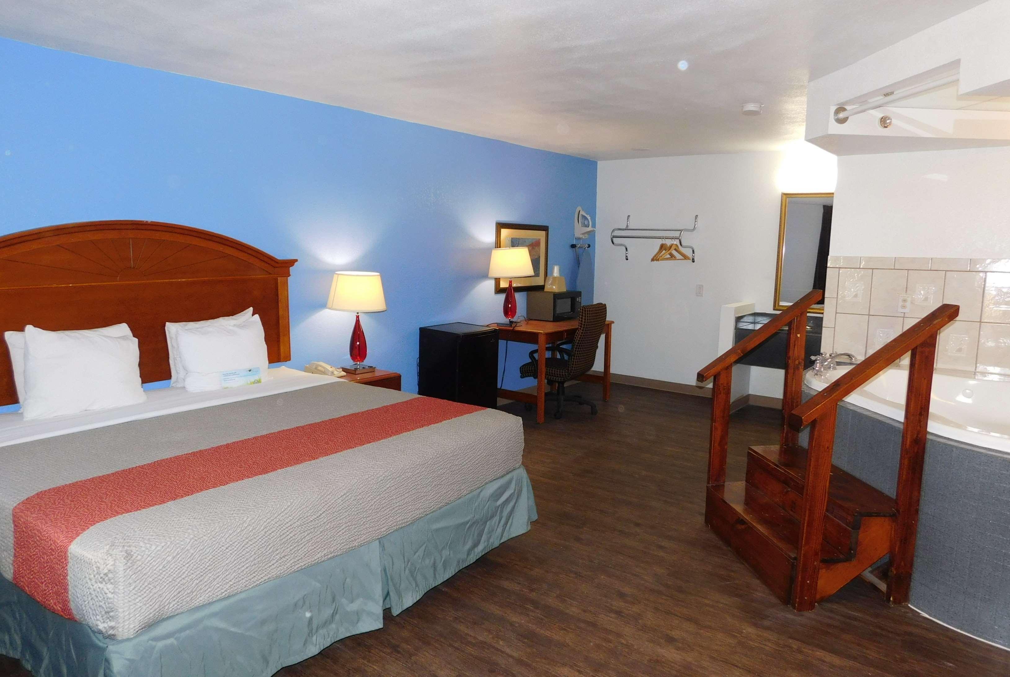 Hotel Days By Wyndham Oklahoma Nw Expressway 2*