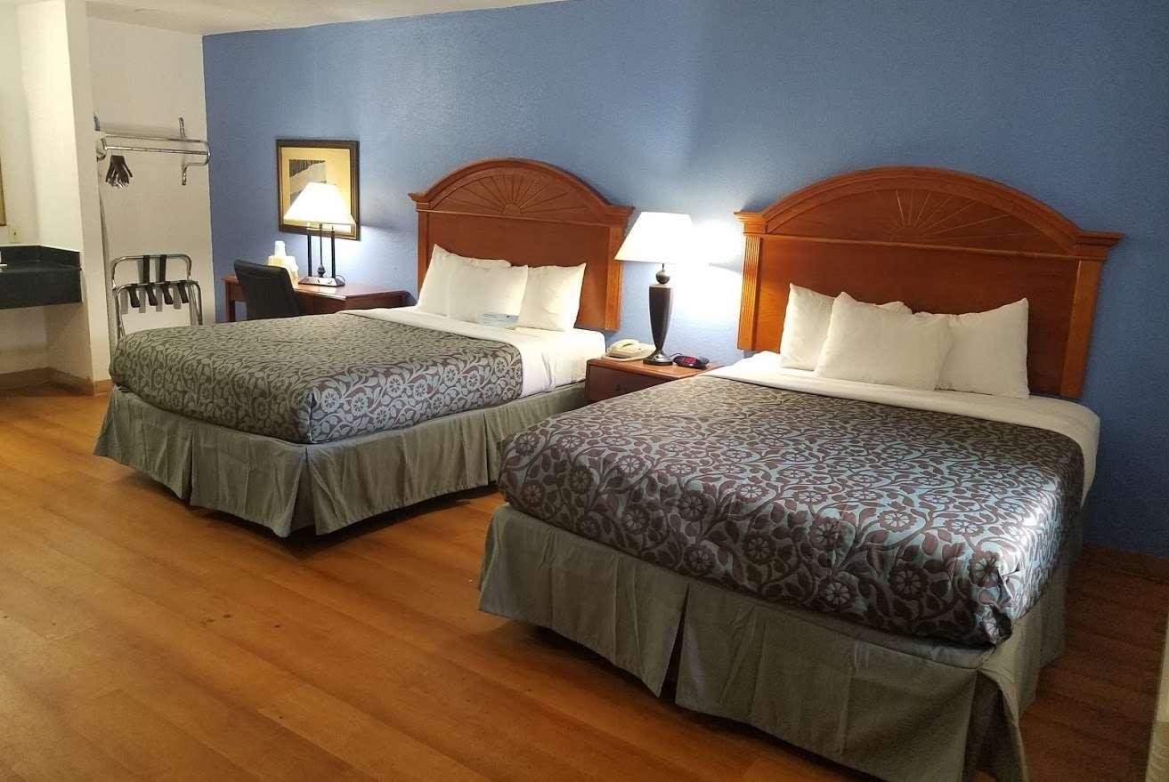 Days By Wyndham Oklahoma Nw Expressway Hotel