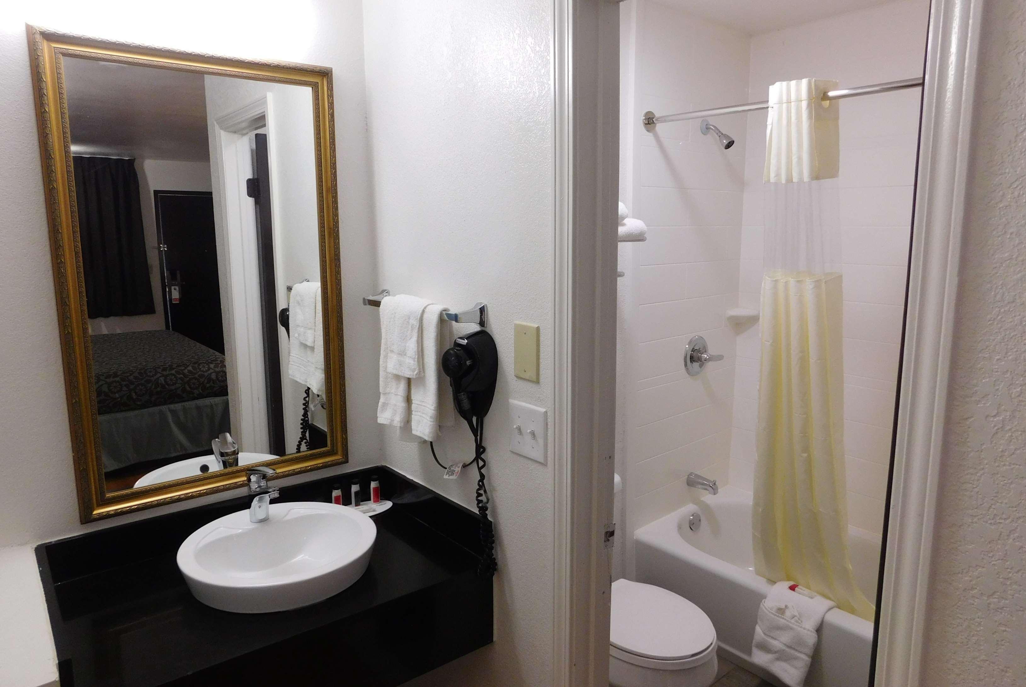 Hotel Days By Wyndham Oklahoma Nw Expressway Warr Acres