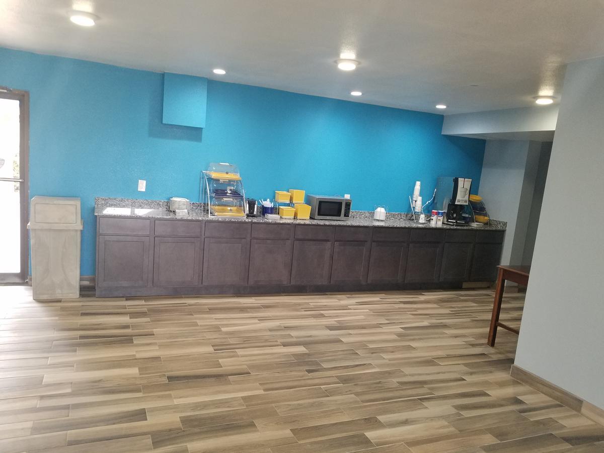 Hotel Days By Wyndham Oklahoma Nw Expressway 2*