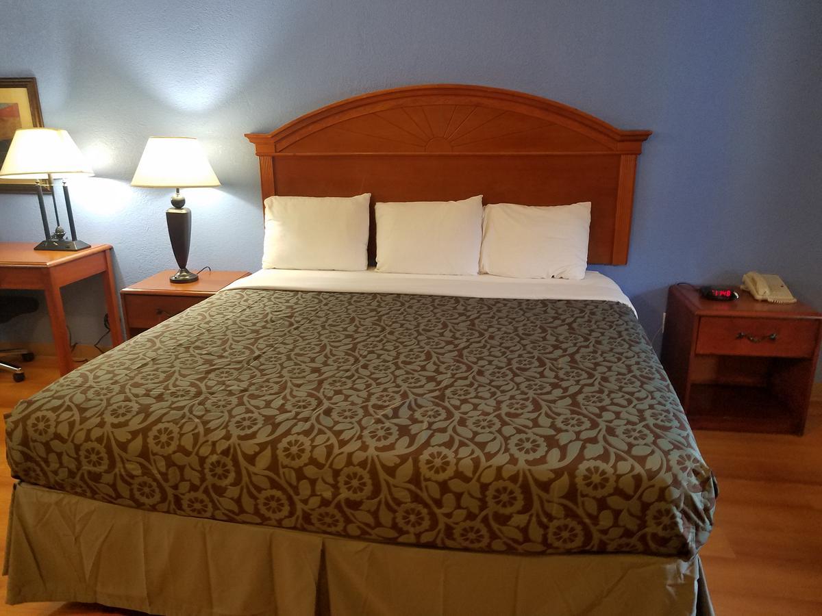Days By Wyndham Oklahoma Nw Expressway Hotel 2*