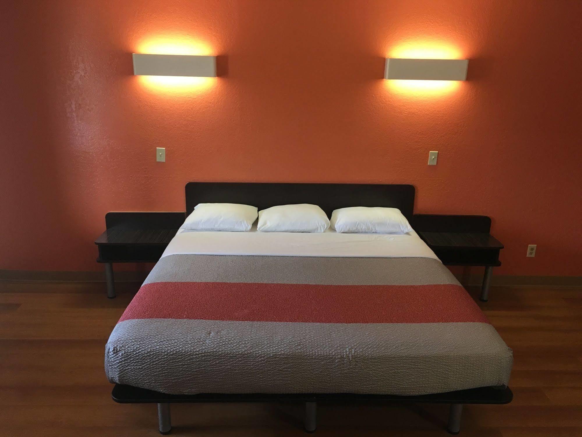 Days By Wyndham Oklahoma Nw Expressway 2*