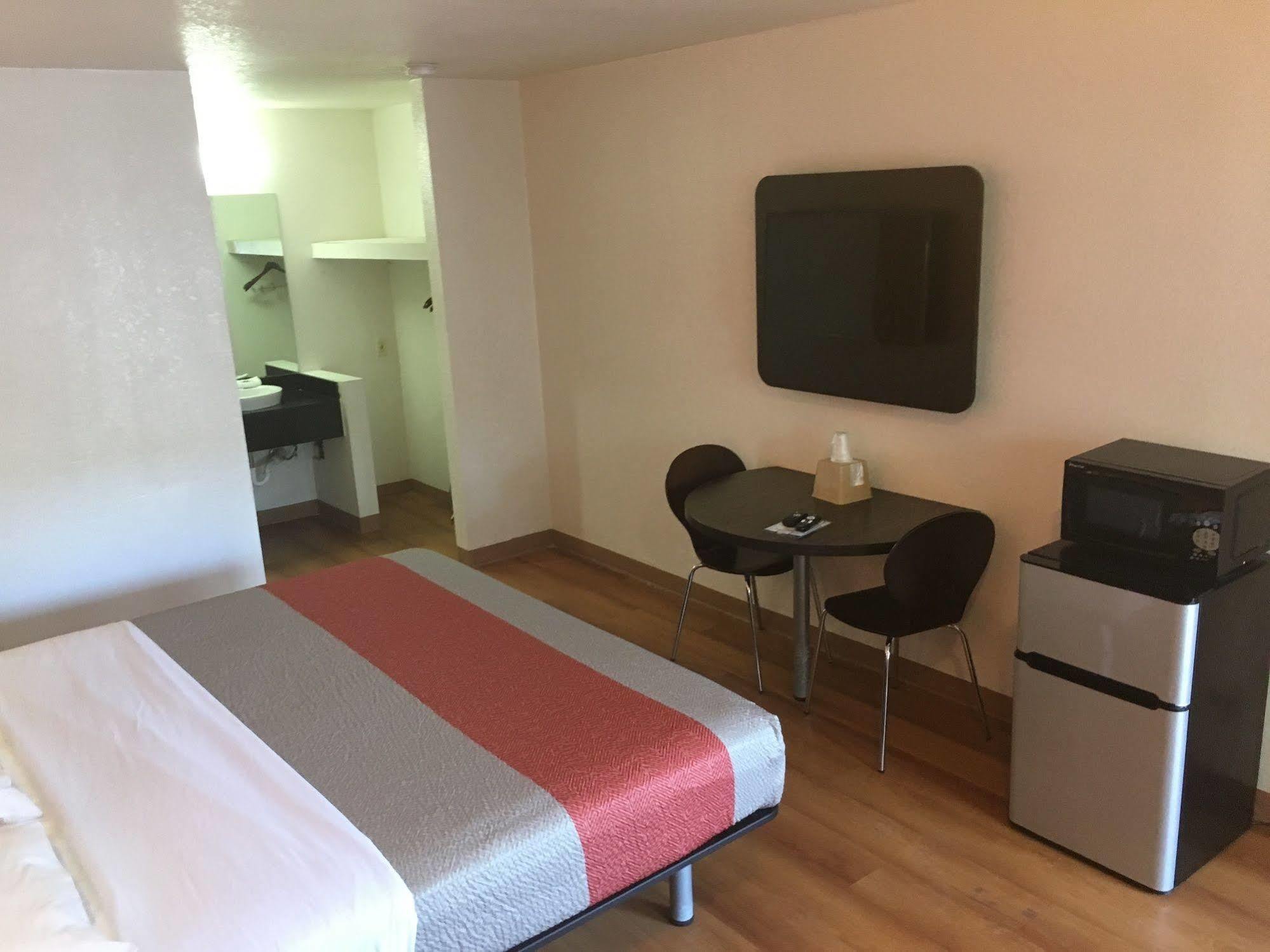 Hotel Days By Wyndham Oklahoma Nw Expressway Warr Acres
