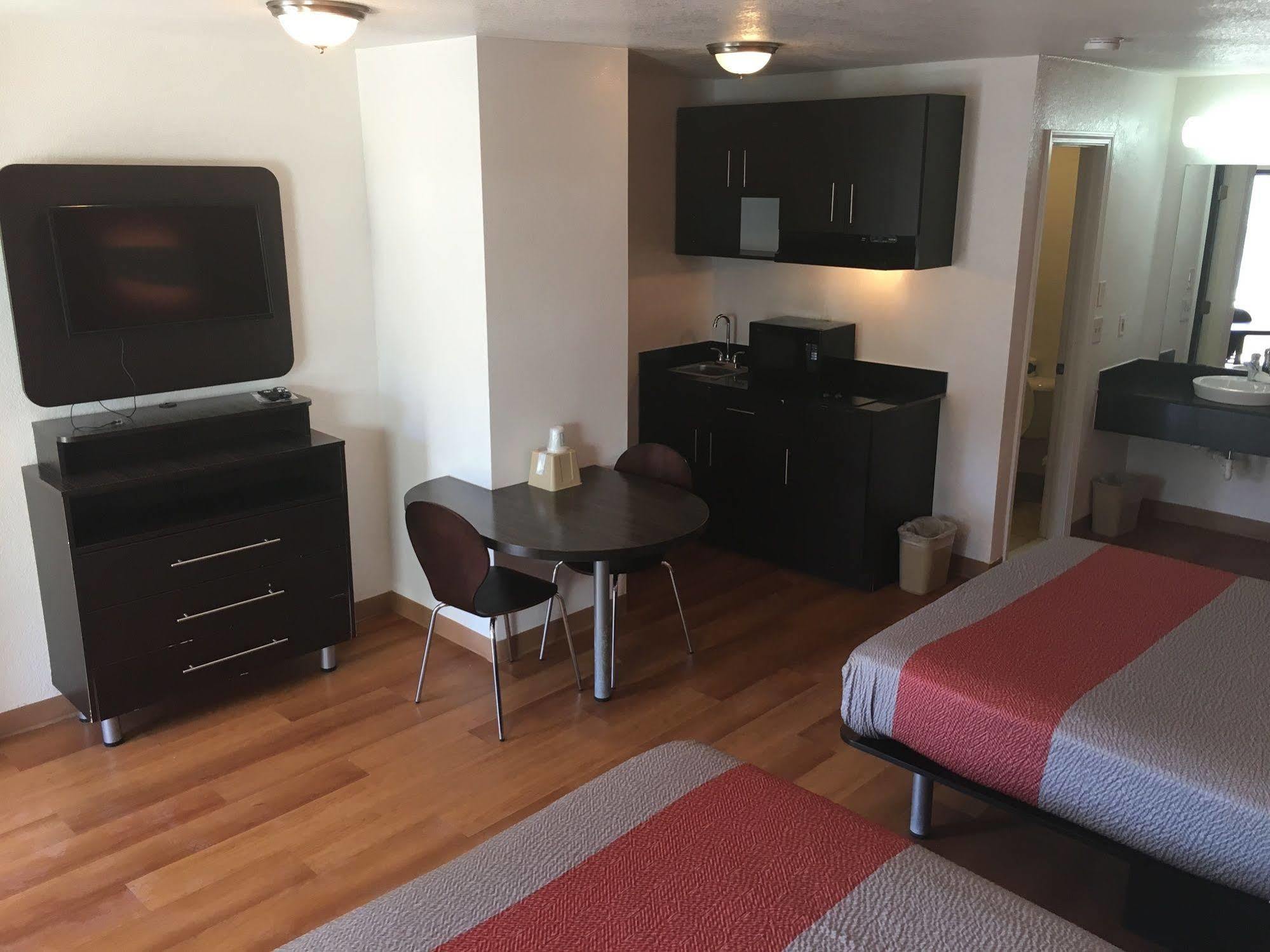 Days By Wyndham Oklahoma Nw Expressway Hotel Warr Acres