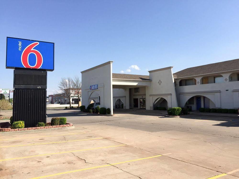 Days By Wyndham Oklahoma Nw Expressway Hotel